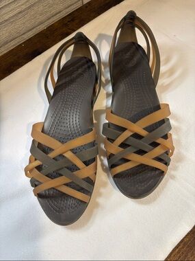 CROCS Women’s Two-Tone Strappy Slingback Huarache Sandals in Bronze & Expresso